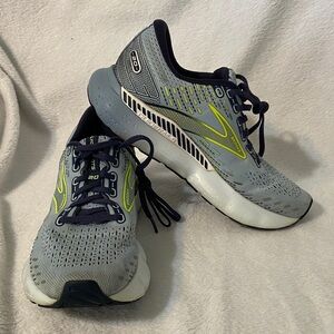 Brooks Men's Sneakers in Gray with Neon Yellow Accents